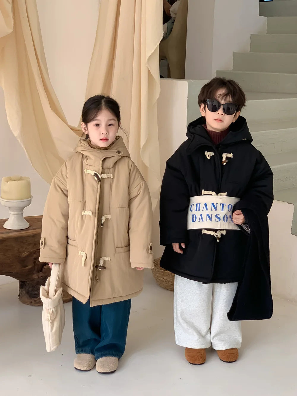 Children's jacket 2025 winter boys and girls Korean version thickened horn buckle coat children's casual hooded medium and long