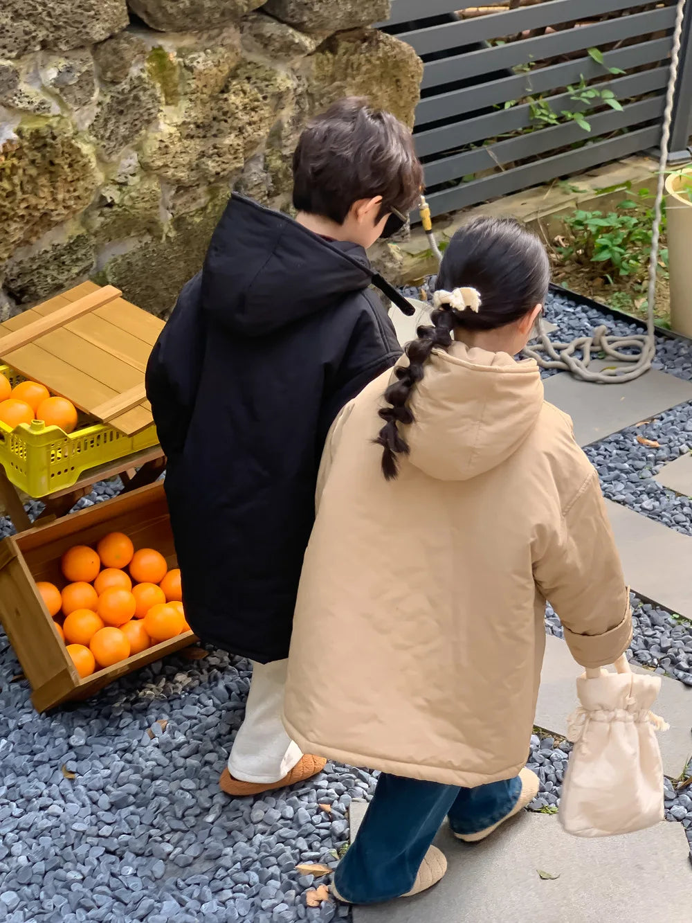 Children's jacket 2025 winter boys and girls Korean version thickened horn buckle coat children's casual hooded medium and long